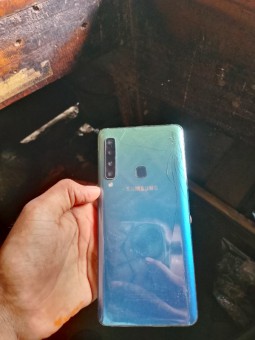 Samsung Galaxy A9 18
